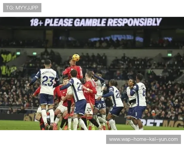 曼联2-0击败热刺 胶片质感图集记录客场取胜瞬间